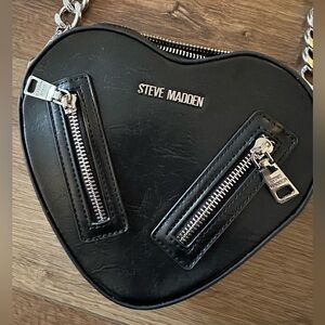 Steve Madden BLOVIE Heart Crossbody Black